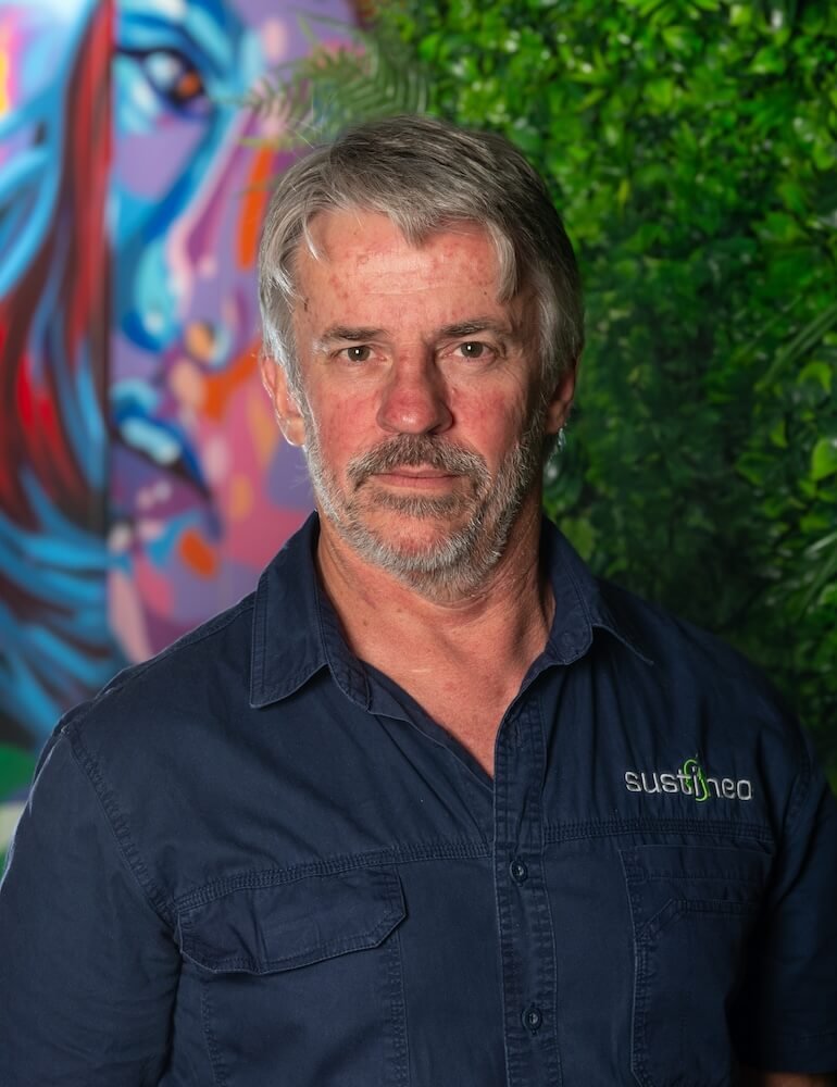 Headshot photo of Andrew